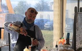 Epicure Bar, barman à Mouen